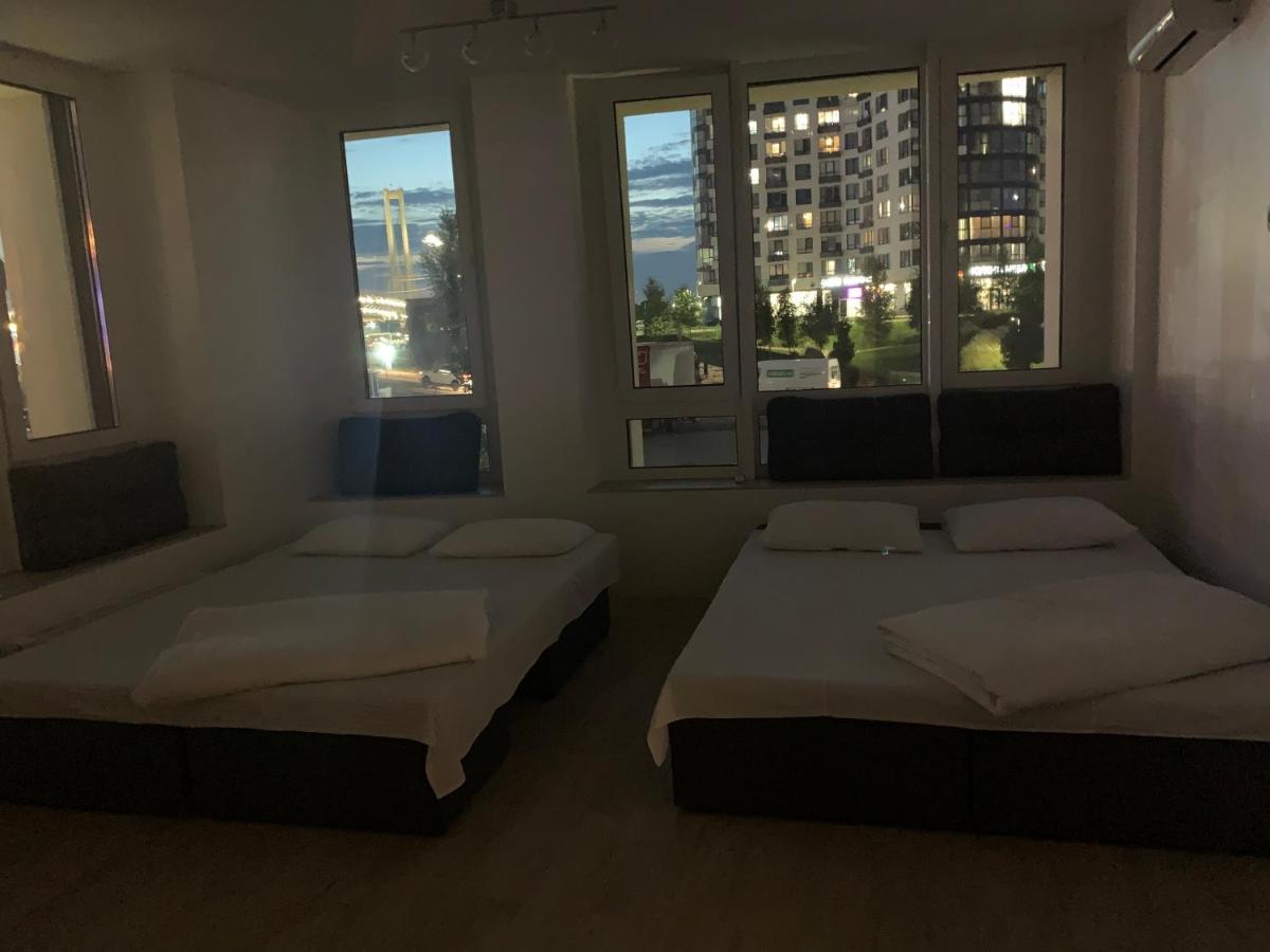 New 3 Rooms Apartment Near The Metro Station Kyiv Exterior photo