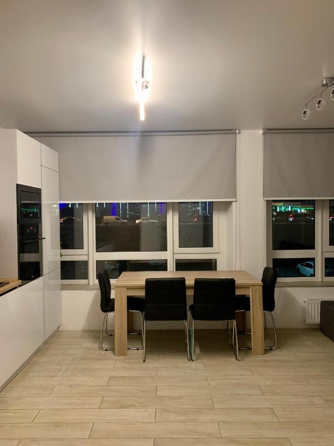 New 3 Rooms Apartment Near The Metro Station Kyiv Exterior photo