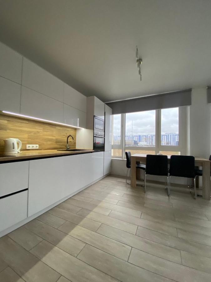 New 3 Rooms Apartment Near The Metro Station Kyiv Exterior photo